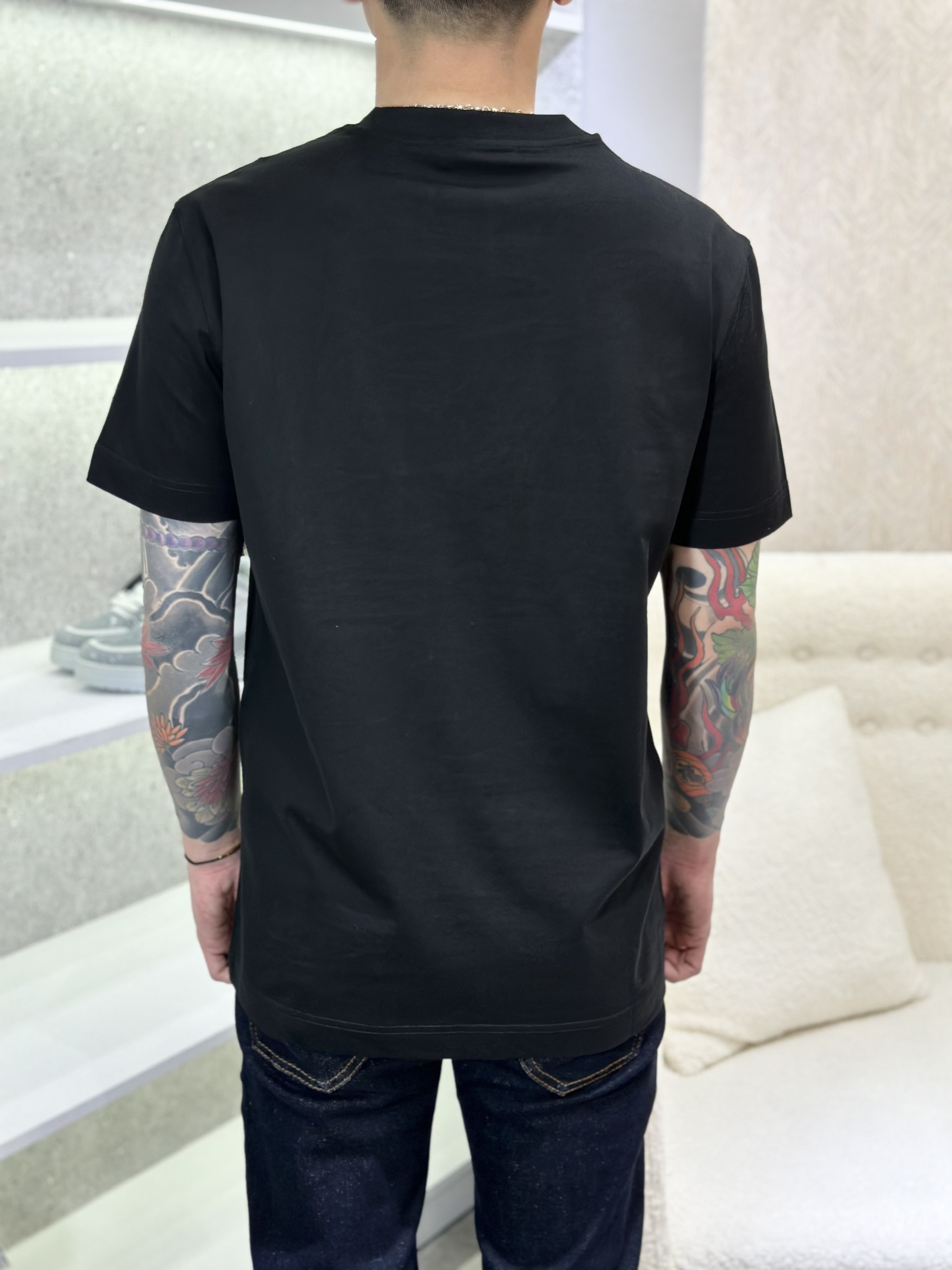 Áo phông T-shirt Dolce Gabbana DG Đen logo chữ nổi ngực Like Auth on web VTN
